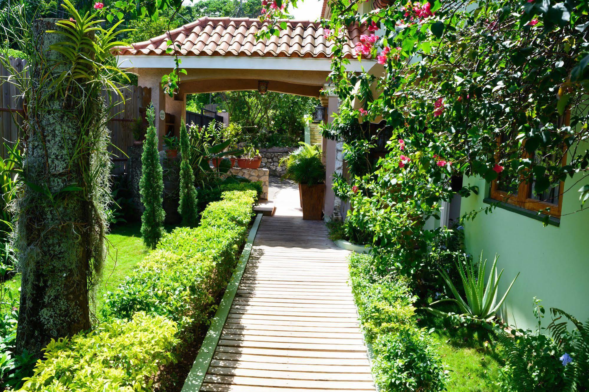 Mynt Retreat Bed & Breakfast Montego Bay Ngoại thất bức ảnh